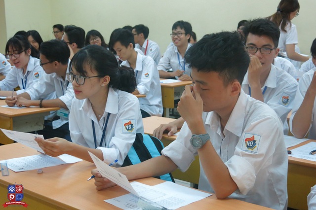 Học sinh Trung học giỏi kỹ năng Nghe & Đọc hơn Nói & Viết - 1
Cuộc thi English Champion 2016 diễn ra sôi động tại 10 trường THPT trên địa bàn Hà Nội.
