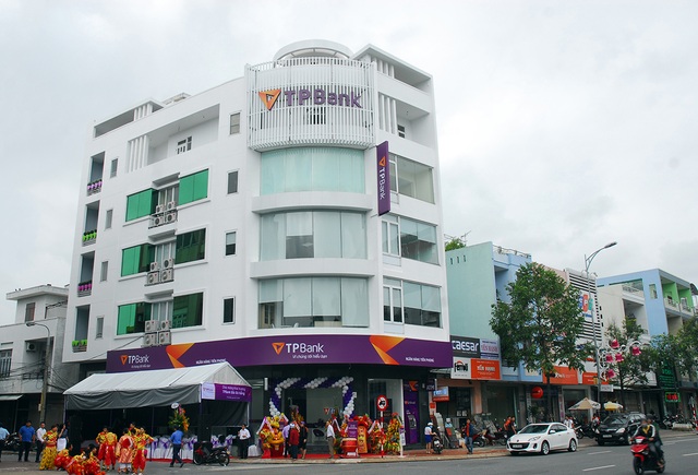 
Điểm giao dịch TPBank Đà Nẵng nằm nổi bật trên trục đường Điện Biên Phủ, cửa ngõ Trung tâm Thành phố Đà Nẵng
