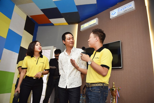 MC Phan Anh - "người xây nhà khó tính" - 1
MC Phan Anh tìm hiểu về các giải pháp thiết kế mới tại Vietbuild, chuẩn bị cho việc sửa sang tổ ấm của mình