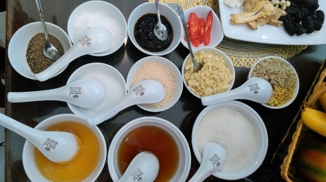 Bếp Ngon: Cùng NSƯT Thanh Loan làm món bắp bò luộc mắm cho ngày bận rộn - 3
Các gia vị được sử dụng trong món ăn