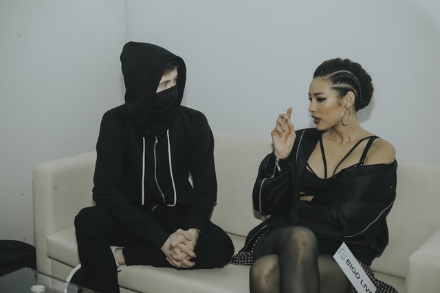 Alan Walker đã nói điều gì với Lilly Nguyễn? - 1 Alan Walker đã nói điều gì với Lilly Nguyễn? - 1