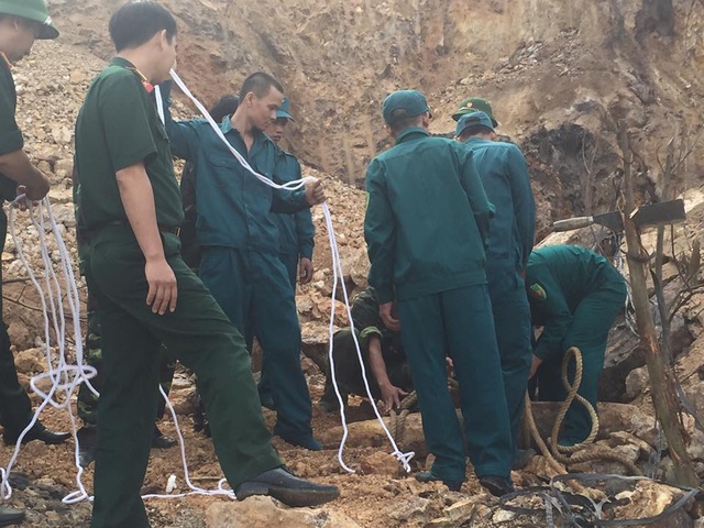 Hủy nổ an toàn quả bom chứa 100kg thuốc nổ - 1
Quả bom được phát hiện ở Đồi Hoa, Khu 1, Chi Nê (Lạc Thủy)