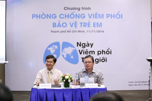 Viêm phổi – Phòng ngừa không khó! - 1
BS Trần Kim Hưng và BS Trương Hữu Khanh tại buổi tọa đàm