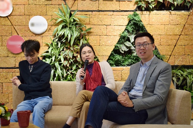 Có nên theo gương Bill Gates bỏ học để theo đuổi đam mê? - 2
Các vị khách mời đều cho rằng việc học là cần thiết. Và đừng kêu ca rằng môi trường học không đủ hay lạc hậu, bởi vì khi chúng ta muốn, có thể học được bằng nhiều cách.