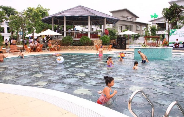 Ô tô ngập tràn ở khu đô thị cho người thu nhập thấp - 4
Nhiều người mua căn hộ ở Khu đô thị Đặng Xá chỉ để làm nhà nghỉ cuối tuần, có chỗ vui chơi cho trẻ nhỏ