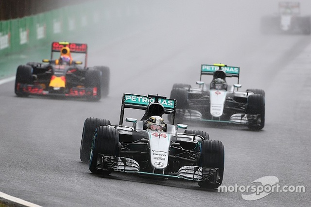 Thắng chặng, Lewis Hamilton tiếp tục nuôi giấc mơ vô địch - 8