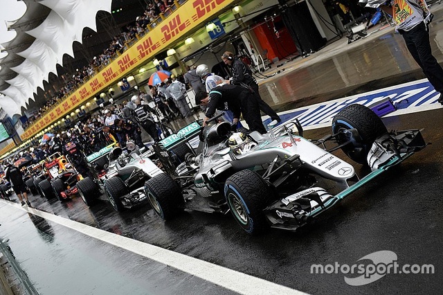 Thắng chặng, Lewis Hamilton tiếp tục nuôi giấc mơ vô địch - 12 Thắng chặng, Lewis Hamilton tiếp tục nuôi giấc mơ vô địch - 12
