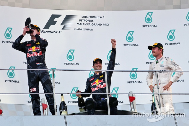 Daniel Ricciardo và Red Bull Racing thống trị Sepang - 4 Daniel Ricciardo và Red Bull Racing thống trị Sepang - 4