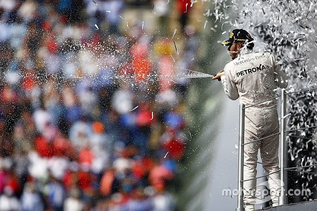 Lewis Hamilton thắng áp đảo tại MexicoGP - 10 Lewis Hamilton thắng áp đảo tại MexicoGP - 10