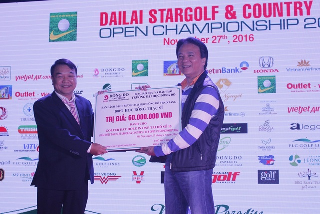 Golfer Phạm Nhật Thăng nhận học bổng toàn phần Thạc sĩ tại Đại học Đông Đô trị giá 60 triệu đồng.