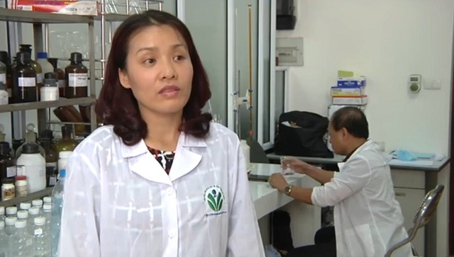 Giải pháp khử trùng nước thân thiện với môi trường - 1
Thạc sỹ Nguyễn Thị Thanh Hải - một trong những thành viên của nhóm tác giả giải pháp hữu ích Phương pháp khử trùng nước bằng dung dịch anolyt điều chế tại chỗ