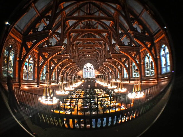 Chuyện tuyển sinh vào ĐH Harvard của nữ sinh giành học bổng tiền tỷ - 2
Nhà ăn cho sinh viên năm nhất (Annenberg Dining Hall) vô cùng lộng lẫy tại Đại học Harvard danh tiếng. (ảnh Diệu Liên)