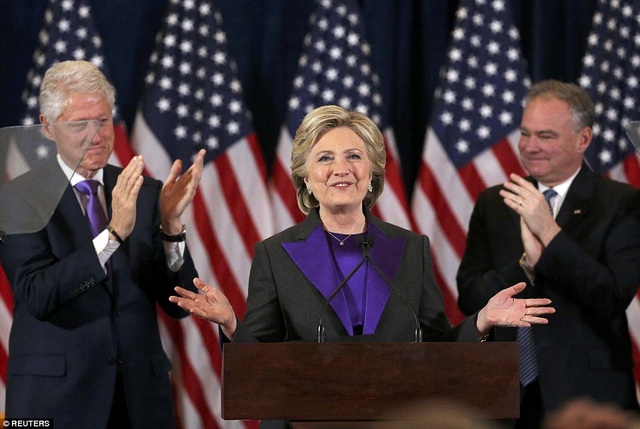 Bà Clinton nghẹn ngào thừa nhận thất bại - 1
Bà Hillary Clinton trong buổi phát biểu sau thất bại. (Ảnh: Getty)