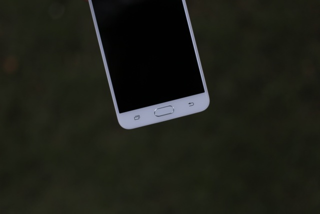 Trên tay và đánh giá nhanh Galaxy J7 Prime Hồng Vàng - 3 Trên tay và đánh giá nhanh Galaxy J7 Prime Hồng Vàng - 3