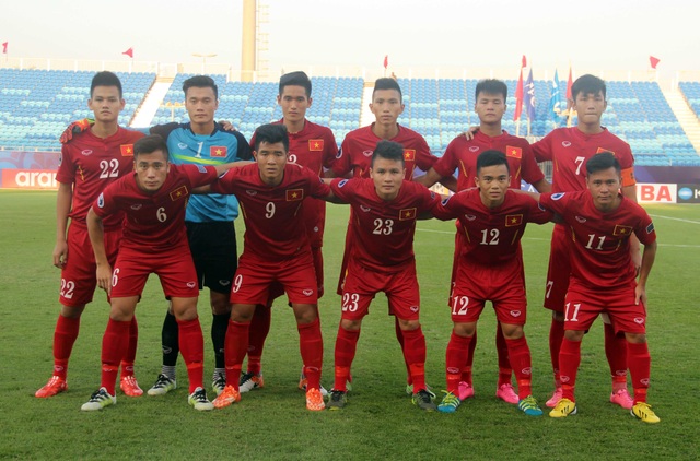 U19 Việt Nam 1-1 U19 UAE: Trận hòa tiếc nuối - 4
HLV Hoàng Anh Tuấn giữ nguyên đội hình ra sân so với trận đấu với CHDCND Triều Tiên