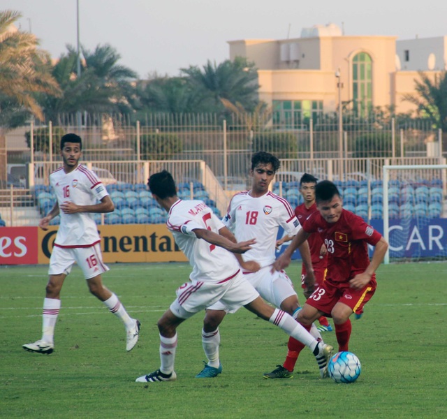 U19 Việt Nam 1-1 U19 UAE: Trận hòa tiếc nuối - 2
U19 Việt Nam đã chơi đầy kiên cường và dẫn bàn sau khi kết thúc hiệp 1