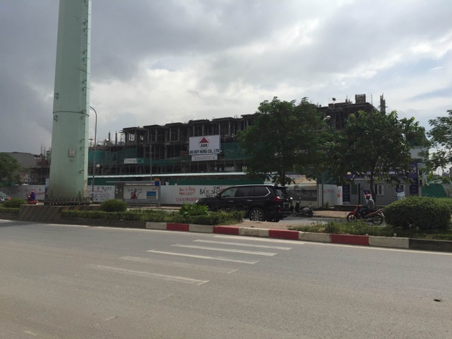 “Giải mã” sức hút của “Phố Wall trong lòng Hà Nội”? - 1
Các căn shophouse đang dần hoàn thiện phần thô
