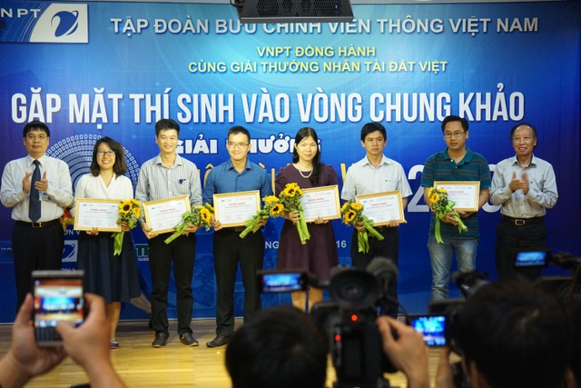 BTC Giải thưởng Nhân tài Đất Việt: "Các bạn phải lan tỏa ra toàn cầu!" - 3 BTC Giải thưởng Nhân tài Đất Việt: "Các bạn phải lan tỏa ra toàn cầu!" - 3