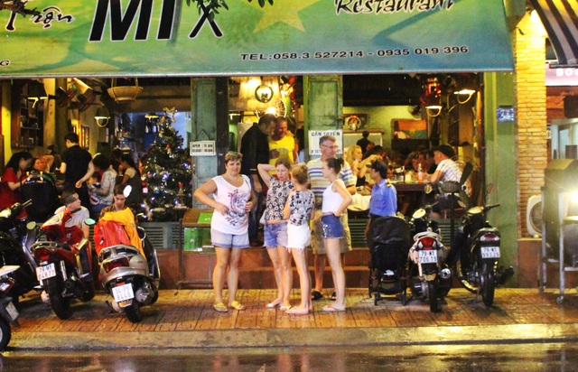 Khánh Hòa: Doanh thu du lịch hơn 8.000 tỷ đồng trong năm 2016 - 1 Du khách Nga đến Nha Trang - Khánh Hòa thời gian gần đây đang có dấu hiệu phục hồi sau thời gian lao dốc