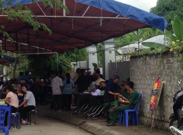 Hé lộ nghi can vụ thảm sát 4 người ở Quảng Ninh - 3
Đám tam của 4 nạn nhân trong sáng nay