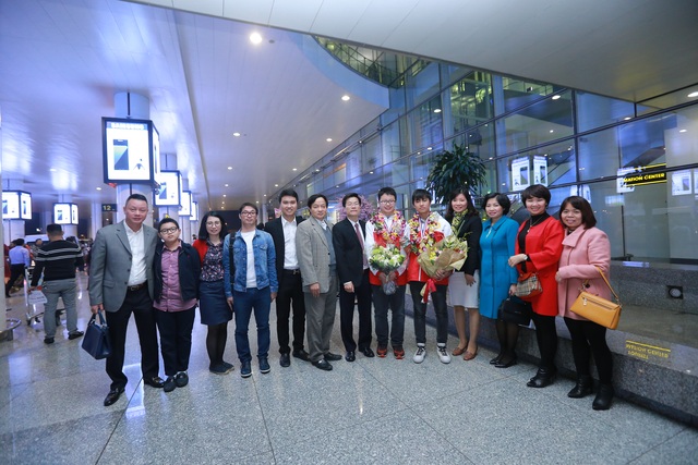 Hân hoan đón đoàn học sinh thi Vô địch Toán quốc tế trở về - 5 Hân hoan đón đoàn học sinh thi Vô địch Toán quốc tế trở về - 5