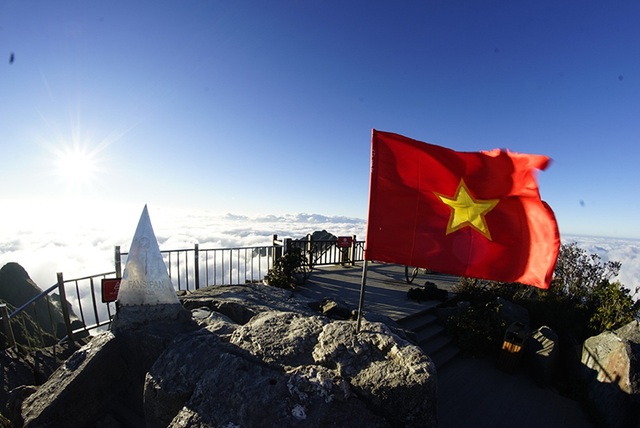 Ngắm đỉnh Phan Si Păng huyền ảo trong mùa đẹp nhất năm - 2 Phan Si Păng đẹp nhất vào mùa đông.