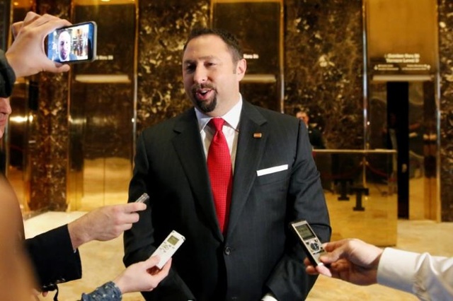 Vì gia đình, cố vấn của ông Trump từ chối vị trí ở Nhà Trắng - 1
Jason Miller, phát ngôn viên kiêm cố vấn cấp cao của Tổng thống Mỹ đắc cử Donald Trump. (Ảnh: Reuters)