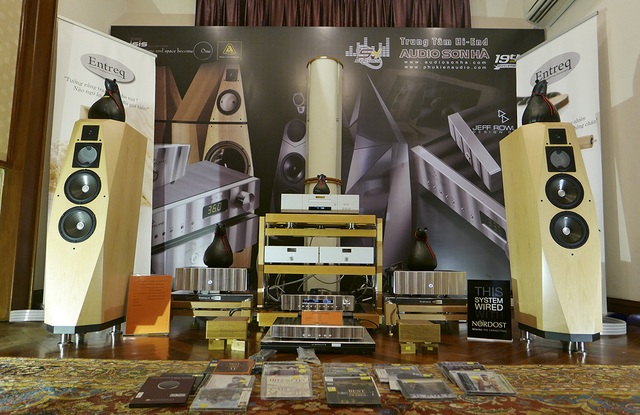 Nhiều thiết bị âm thanh "khủng" khoe tài tại AV Show 2016 - 1 Nhiều thiết bị âm thanh "khủng" khoe tài tại AV Show 2016 - 1