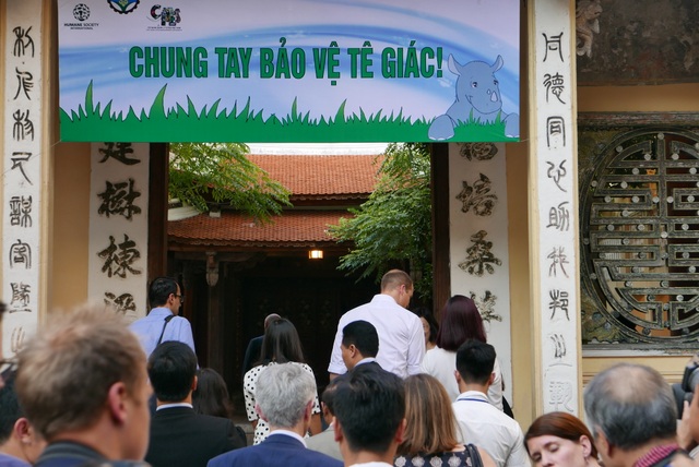 Hoàng tử Anh William uống cà phê, dạo phố cổ Hà Nội - 7
Trường tiểu học Hồng Hà là một trong nhiều trường học tham gia chiến dịch toàn quốc giáo dục nâng cao nhận thức về việc giảm thiểu nhu cầu sử dụng sừng tê giác