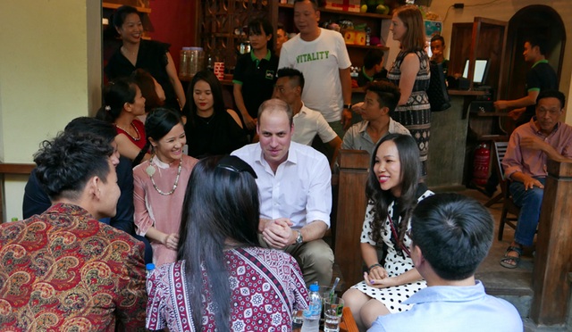 Hoàng tử Anh William uống cà phê, dạo phố cổ Hà Nội - 20 Hoàng tử Anh William uống cà phê, dạo phố cổ Hà Nội - 20