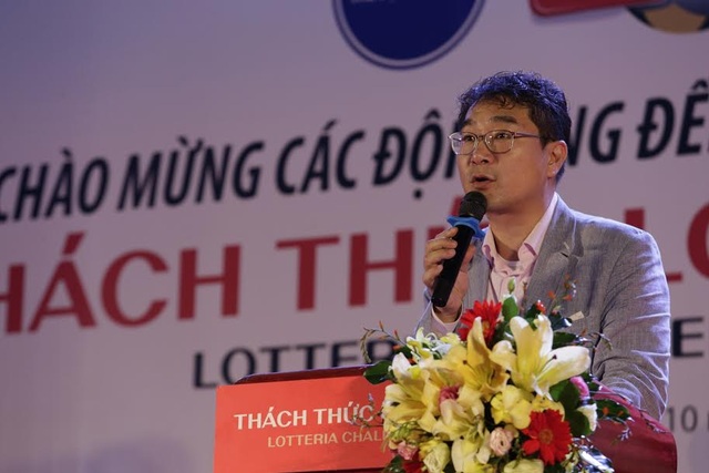 “Thách thức Lotteria Cup 2016” - Tôn vinh tinh thần bóng đá đẹp - 2 Tổng giám đốc Loterria Việt Nam Kim Dong Jin phát biểu tại ngày hội Fairplay
