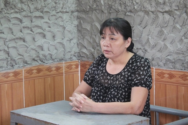 Nghệ An: Lừa "chạy" việc chiếm đoạt trên 10 tỷ đồng - 1
Đối tượng Trần Thị Phượng tại Trại tạm giam Công an tỉnh Nghệ An (Ảnh: Báo Công an nhân dân)