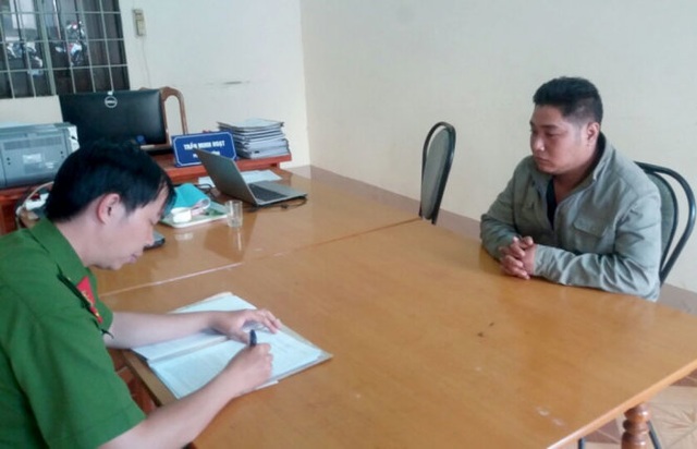 Lừa chạy vào trường công an, chiếm đoạt hơn nửa tỷ đồng - 2 Trần Hoàng Vinh tại cơ quan công an (ảnh Đ. Huy)