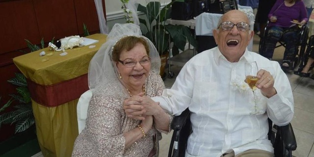 80 tuổi lần đầu làm cô dâu: "Tìm thấy tình yêu chẳng bao giờ là muộn" - 1
