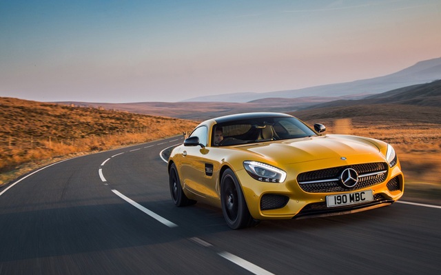 Những tuỳ chọn đắt hơn một chiếc xe mới - 15
3. Mercedes AMG GT có tuỳ chọn màu sơn vàng solarbeam yellow giá lên tới 10.695 bảng Anh (13.300 USD), tương đương một chiếc Skoda Fabia phiên bản tiêu chuẩn