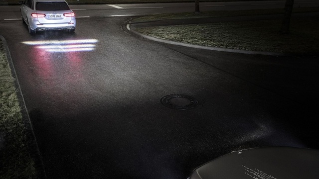 Mercedes-Benz giới thiệu đèn pha kỹ thuật số dùng 8.000 chip Led - 6