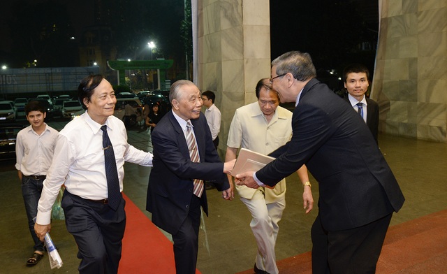 Nhân tài Đất Việt 2016 vinh danh 2 giải Nhất Công nghệ thông tin - 28
Nguyên Ủy viên Bộ Chính trị, nguyên Phó Thủ tướng Chính phủ, Chủ tịch danh dự Hội Khuyến học Việt Nam Nguyễn Mạnh Cầm tới tham dự lễ trao giải.