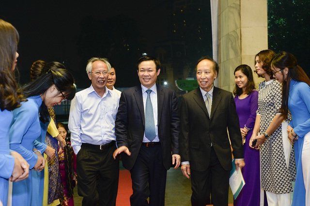 Nhân tài Đất Việt 2016 vinh danh 2 giải Nhất Công nghệ thông tin - 22
GS. TS. Vương Đình Huệ - Ủy viên Bộ Chính trị, Phó Thủ tướng Chính phủ - tới dự lễ trao giải.