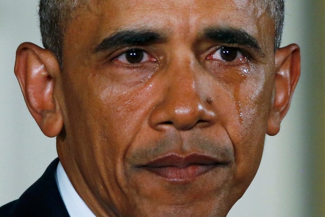Những hình ảnh ấn tượng của nước Mỹ năm 2016 - 8
Tổng thống Mỹ Barack Obama khóc khi nói về các nỗ lực mà chính quyền của ông đang thực hiện nhằm giảm vấn nạn bạo lực do súng đạn. (Ảnh: Reuters)