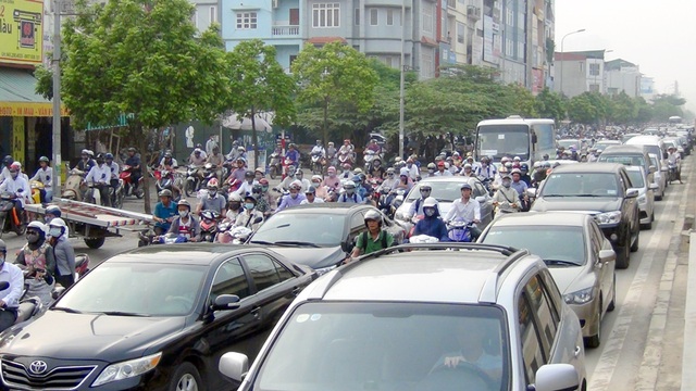 Khai giảng trùng ngày đầu đi làm sau nghỉ lễ, đường phố ùn tắc nghiêm trọng - 1 Hơn 7h sáng nay (ngày 5/9) các tuyến đường vành đai của Hà Nội bị ùn tắc kéo dài