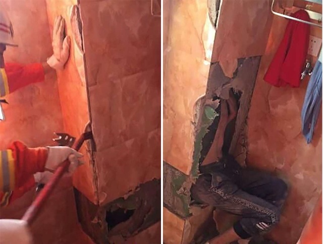 Chủ nhà về bất chợt, trộm trốn tắc ống thông khí toilet - 1
Lính cứu hỏa giải cứu tên trộm mắc kẹt trong ống thông gió toilet.
