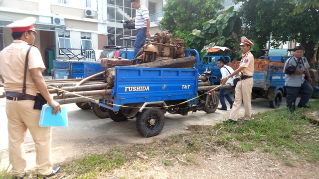 CSGT truy quét “máy chém” nghênh ngang trên phố - 14 CSGT truy quét “máy chém” nghênh ngang trên phố - 14