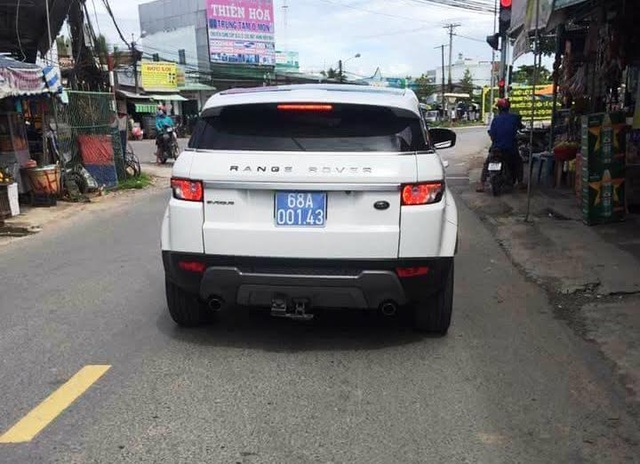Xin ý kiến trả xế hộp Range Rover tiền tỷ về Công an Kiên Giang - 1
Văn phòng UBND tỉnh Kiên Giang sẽ xin ý kiến lãnh đạo trả ô tô Range Rover Evoque biển xanh 68A.001.43 về cho Công an tỉnh (Ảnh: CTV)