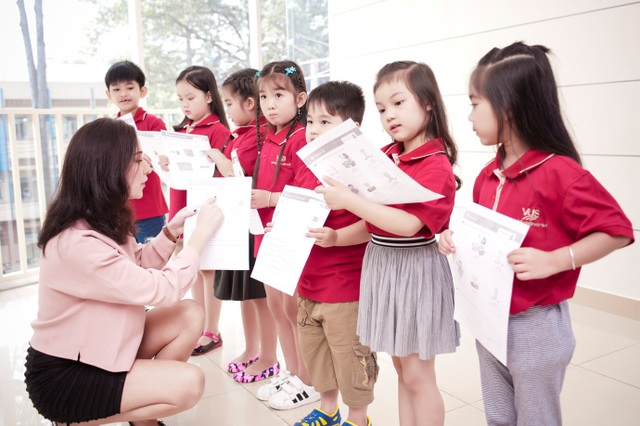 Bạn có để lỡ độ tuổi “phát cảm ngôn ngữ” ở trẻ? - 1 Trẻ cần môi trường giúp thẩm thấu tiếng Anh tự nhiên và thoải mái