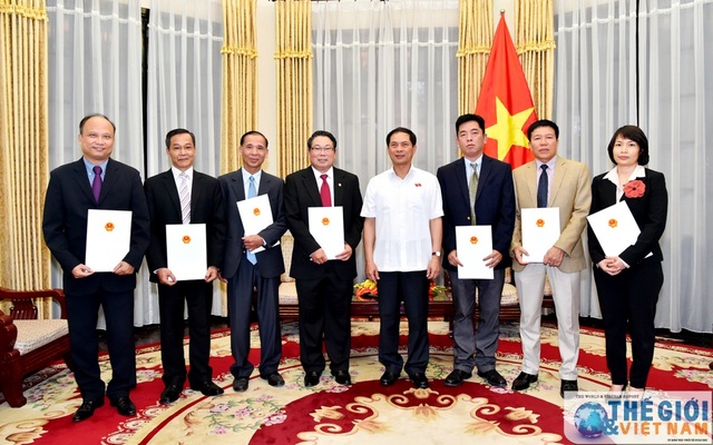 Điều động, bổ nhiệm nhân sự chủ chốt Bộ Ngoại giao - 2 Thứ trưởng thường trực Bùi Thanh Sơn cùng các cán bộ mới được bổ nhiệm, điều động. Ảnh TGVN