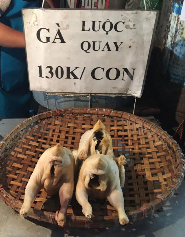 Bí ẩn gà không đầu, không chân giá rẻ bán đầy Hà Nội - 2
Giá của loại gà này được quảng cáo là gà ta thả với và bán với mức 130.000 đồng/con