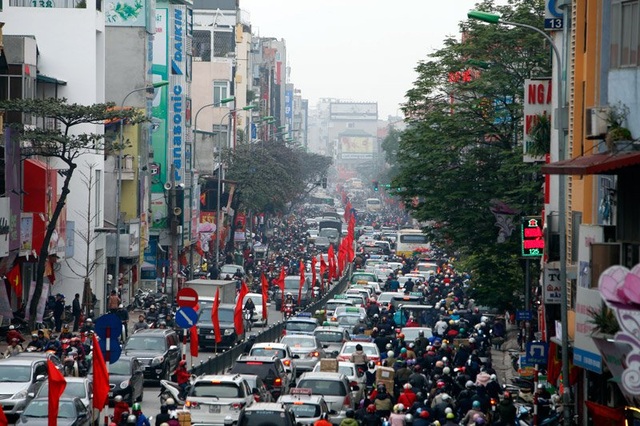 Cấm biếu quà Tết Thủ tướng, bộ trưởng: Hà Nội hết tắc đường - 1
Đường phố Hà Nội ngày giáp Tết. Ảnh: Phạm Hải