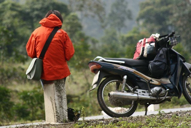 Gái phượt và những hiểm nguy bủa vây trên đường - 2 Có đủ thứ nguy hiểm rình rập trên đường phượt.