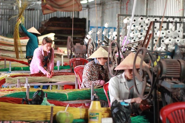 Những phiên chợ “độc nhất vô nhị” ở Việt Nam - 10 Làng nghề chiếu Định Yên