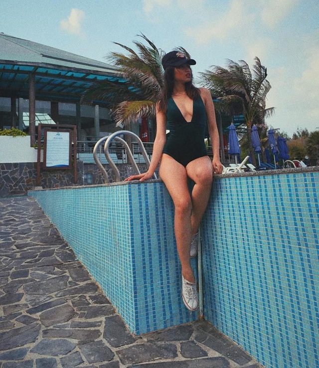 Nữ sinh Học viện Hàng không "đốt mắt" với bikini - 19 Nữ sinh Học viện Hàng không "đốt mắt" với bikini - 19